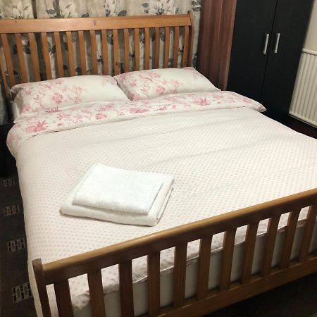 The Guest House Luton  Bagian luar foto